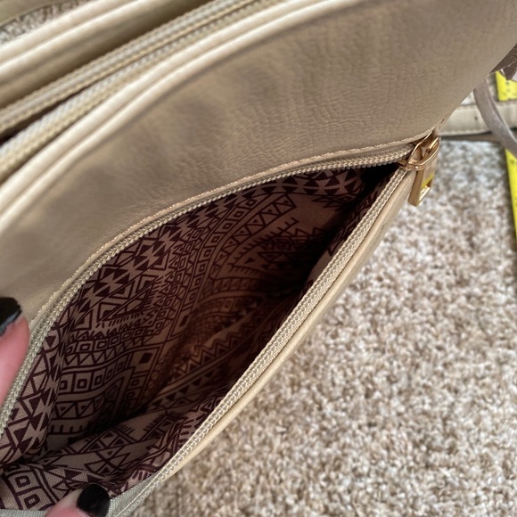 Fringed crossbody - Picture 8 of 11